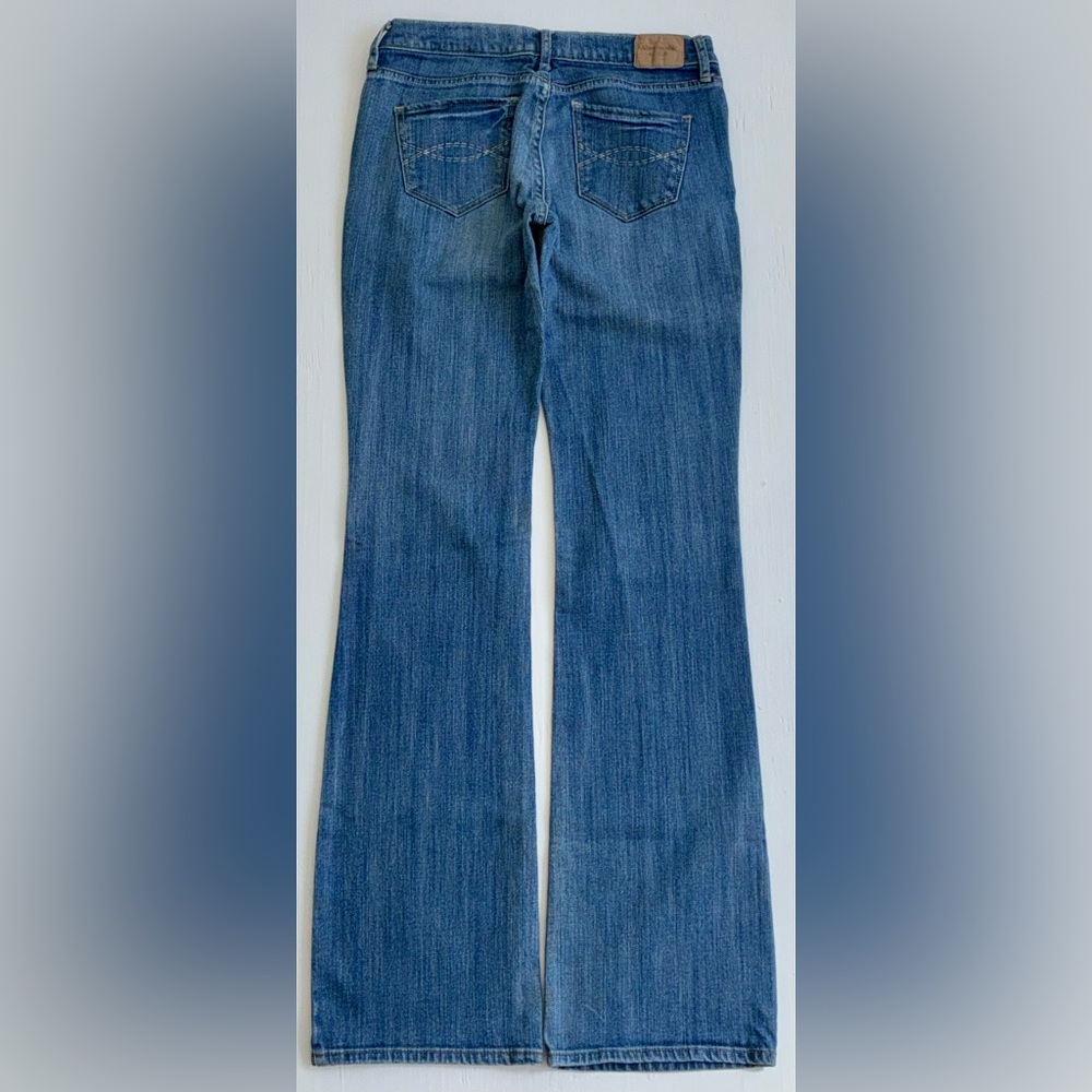 A&F Emma Low Rise Jeans - Picture 2 of 15